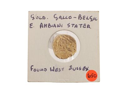 A GOLD GALLO BELGIC E AMBIANI STATER COIN, 15-17mm diameter. (15-17mm diameter)