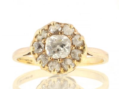 A LADIES 18CT GOLD DIAMOND CLUSTER RING, approx 0.75ct diamonds, Size P, total weight 2.7g (Size P)
