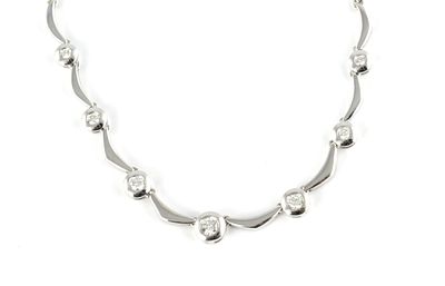 A RHODIUM PLATED 18CT YELLOW GOLD DIAMOND BOOMERANG LINK NECKLACE set with seven graduated 