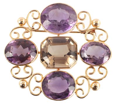 A LARGE 18CT YELLOW GOLD, AMETHYST AND CITRINE BROOCH comprising 4 oval amethyst set stones 