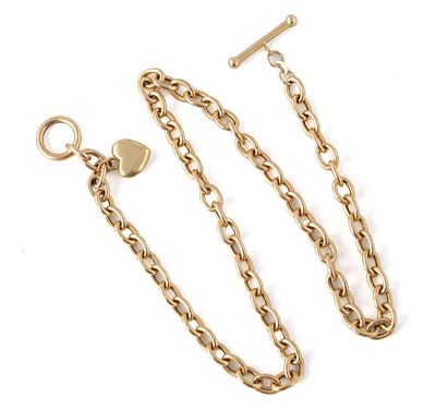 A 9CT GOLD BELCHER CHAIN NECKLACE, with heart pendant and T-bar, total weight app. 18 grams 