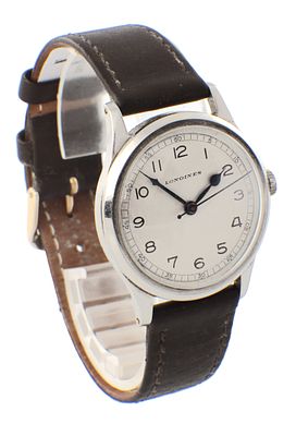 A GENTLEMAN'S VINTAGE STEEL LONGINES WRISTWATCH on leather strap, having a matt silvered dial 