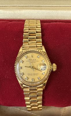 A LADIES 18CT GOLD AND STEEL DIAMOND SET ROLEX OYSTER PERPETUAL DATEJUST WRIST WATCH, on 18ct
