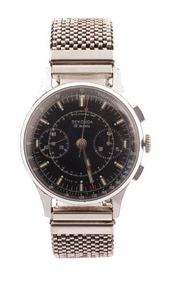 A GENTS 1960'S SEKONDA CHRONOGRAPH STAINLESS STEEL WRISTWATCH with black dial and red tip hands