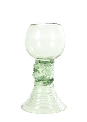 A 17TH/18TH CENTURY ROMER EUROPEAN GLASS WINE GOBLET, having a light green tint to the glass 