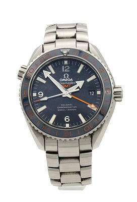 A GENTLEMAN'S STAINLESS STEEL OMEGA SEAMASTER GMT PLANET OCEAN WRIST WATCH on original steel 