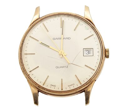 A GENTLEMAN'S 9CT GOLD GARRARD QUARTZ WRIST WATCH having a champagne dial with gold baton 