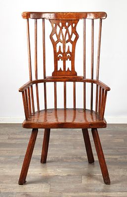 AN 18TH CENTURY STYLE ASH COMB BACK WINDSOR CHAIR having a pierced splat, shaped arms and solid 