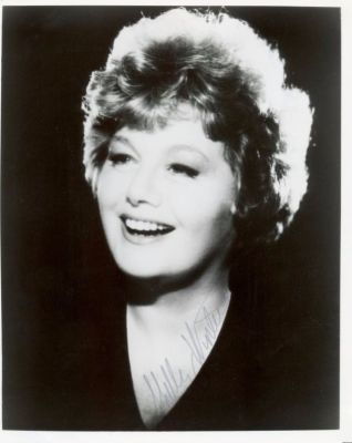 ACADEMY AWARD WINNERS: Selection of signed 8 x 10 photographs, two smaller, by various actors 