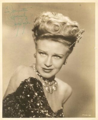 ACADEMY AWARD WINNERS: Selection of signed 8 x 10 photographs by various film Actors and 