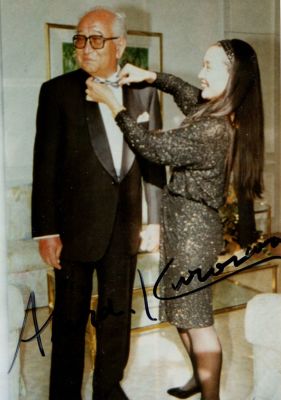 KUROSAWA AKIRA: (1910-1998) Japanese Film Director, Academy Award winner. Signed colour 4 x 5.5 