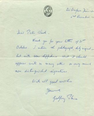 VICTORIA CROSS: Small selection of signed cards (2), A.L.S. (1) and a signed booklet by two 