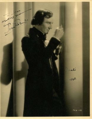 GIELGUD JOHN: (1904-2000). <span style="font-size: 11.0pt; line-height: 107%; font-family: 