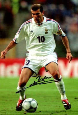 ZIDANE ZINEDINE: (1972- ). <span style="font-size: 11.0pt; line-height: 107%; font-family: 