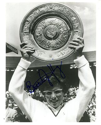 TENNIS: Selection of three signed photographs by female tennis players, comprising Billie 
