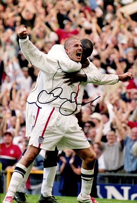 BECKHAM DAVID: (1975- ) English Footballer. Signed colour 8 x 12 photograph by Beckham, the 