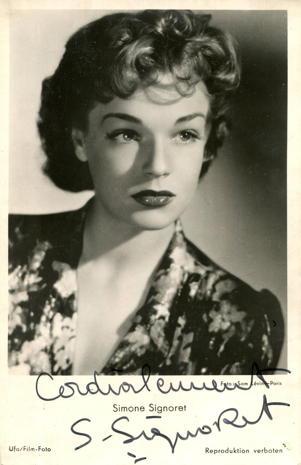 SIGNORET SIMONE: (1921-1985) French Actress. Vintage signed 3.5 x 5.5 postcard photograph by 