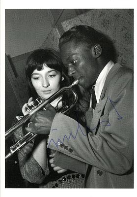 DAVIS MILES: (1926-1991) American Jazz Trumpeter. A very fine signed 4 x 6 photograph by Davis, 