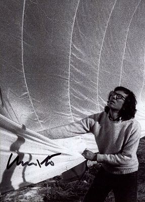 CHRISTO: (1935-2020) Christo Vladimirov Javacheff. Bulgarian Artist. Signed 5 x 7 photograph 