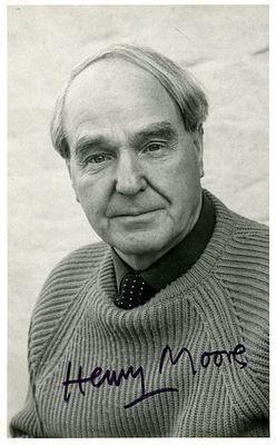 MOORE HENRY: (1898-1986) English sculptor and artist. Signed 3.5 x 5.5 photograph of Moore in a 