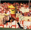 ENGLISH FOOTBALL: (x315). ENGLISH FOOTBALL: A large selection of signed pieces, cards, signed Изображение - 40