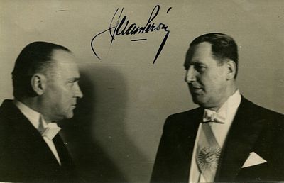 PERON JUAN: (1895-1974) President of Argentina 1946-55 & 1973-74. Vintage signed 7 x 4.5 