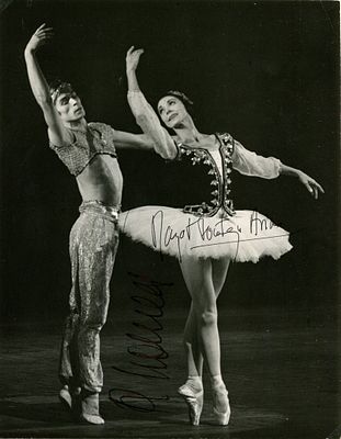 FONTEYN & NUREYEV. FONTEYN &amp; NUREYEV: FONTEYN MARGOT (1919-1991) English ballerina & NUREYEV 