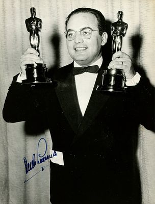 DE LAURENTIIS DINO: (1919-2010) Italian film producer, Academy Award winner. Signed 6.5 x 9 