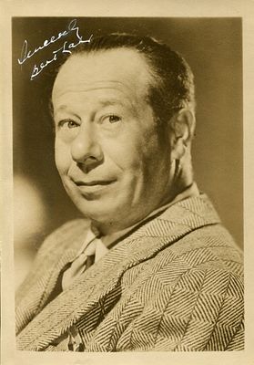 LAHR BERT (1895-1967) American actor and comedian, remembered for his role as the Cowardly Lion 