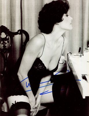 CARDINALE CLAUDIA: (1938-2025) Tunisian-born Italian actress. Signed 8 x 10 photograph of the 