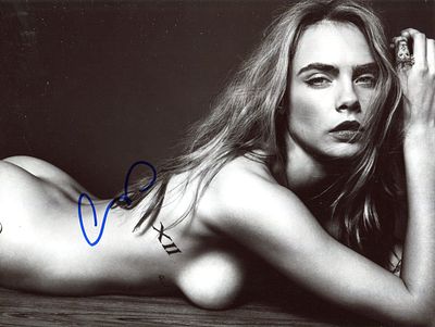 DELEVINGNE CARA: (1992- ) English Model and Actress. Signed 11 x 8 photograph by Delevingne in 