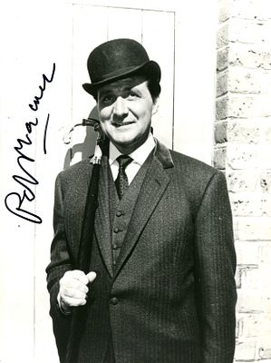MACNEE PATRICK: (1922-2015) English actor. Signed 7 x 9.5 photograph of Macnee standing outdoors 
