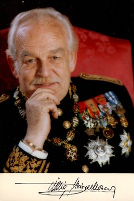 RAINIER III: (1923-2005) Prince of Monaco 1949-2005. Signed colour 4 x 6 photograph of Rainier 