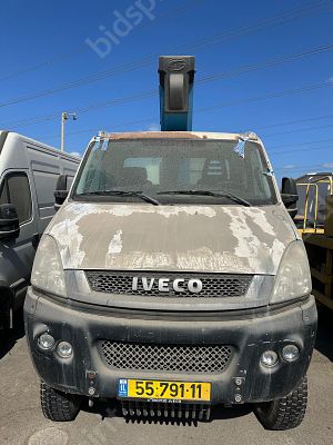 SOCAGE במת הרמה 15.7 מ' משא לא מבודדת מודל 2013. 172,686 ק"מ
מנוע: דיזל, הנעה: 4x4.
הבמה מותקנת 