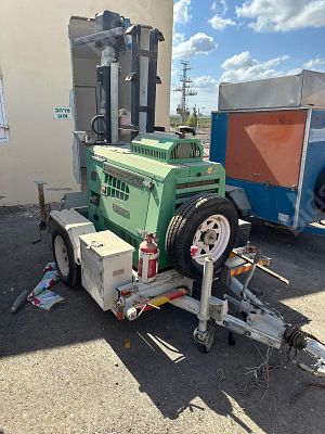 אביב סוכנויות נגרר לתאורה מודל 2010. 
,שעות מנוע: 101 
ללא רישוי, אדרה שולמה, תוקף רישיון 