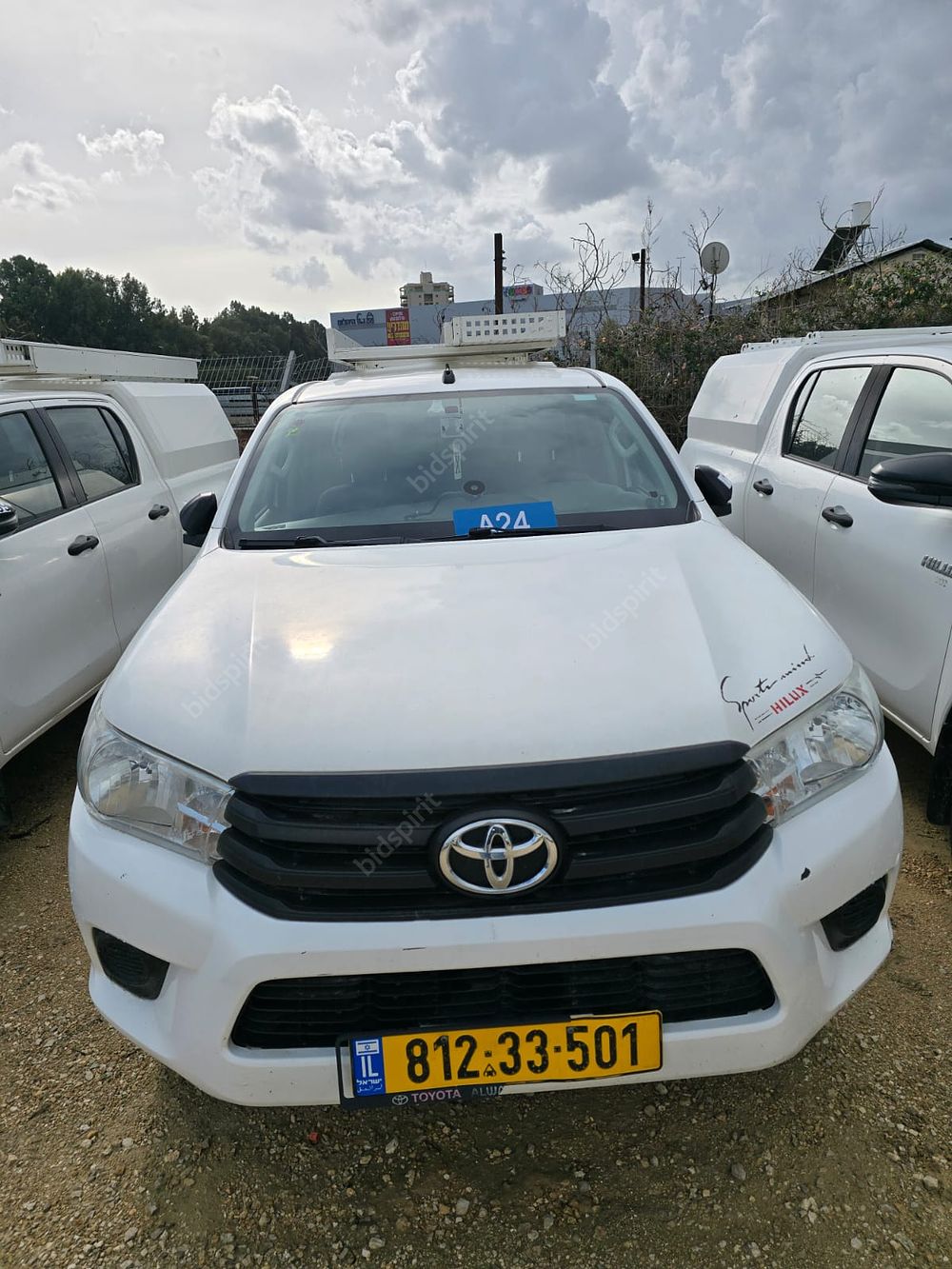 טויוטה היילקס מודל 2019. 232,900 ק"מ. תיבת הילוכים: ידני
מנוע: דיזל, הנעה: 4x4.
תוקף רישיון 03.11.26
