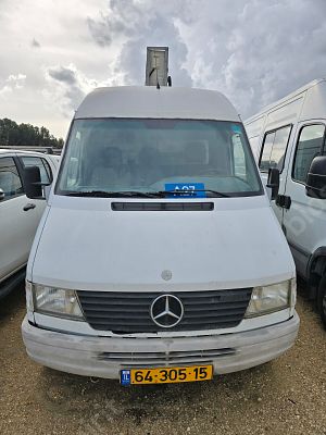 מרצדס 412D מודל 2000. 308,000 ק"מ
מנוע: דיזל, הנעה: 4x2.
ללא רישוי האגרה שולמה, תוקף רישיון 30.01.26