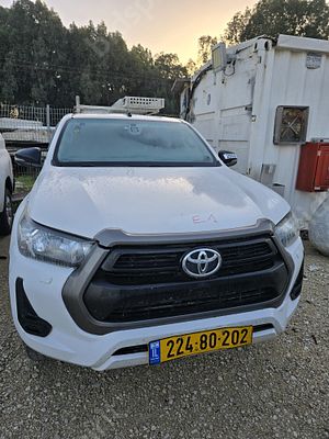 טויוטה היילקס מודל 2020. 209,977 ק"מ. תיבת הילוכים: ידני
מנוע: דיזל, הנעה: 4x4.
תוקף רישיון 13.10.26