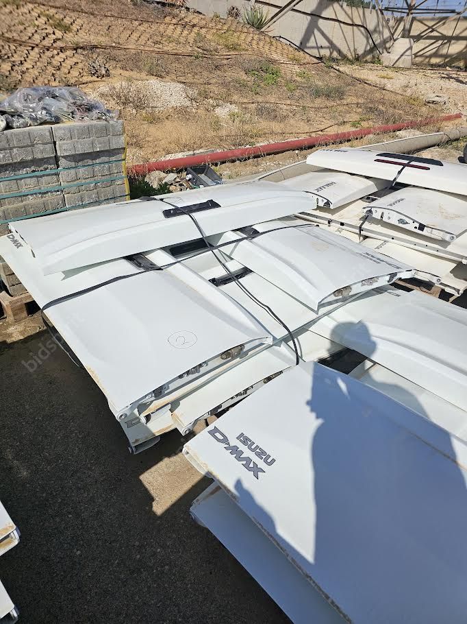 דלתות לרכב דלתות לרכב איסוזו. 
דלתות לרכב איסוזו, 9 יחידות, ללא ברגים.
ההצעות אינן כוללות מע"מ 