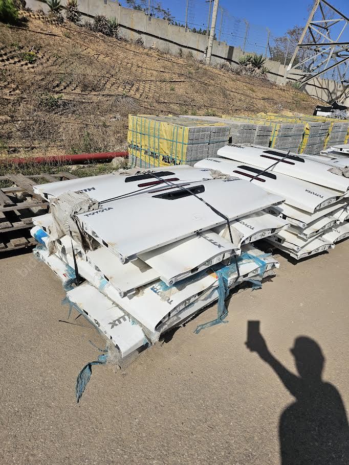 דלתות לרכב דלתות לרכב טויוטה. 
דלתות לרכב טויטה, 10 יחידות, נמכר עם סט ברגים.
ההצעות אינן 