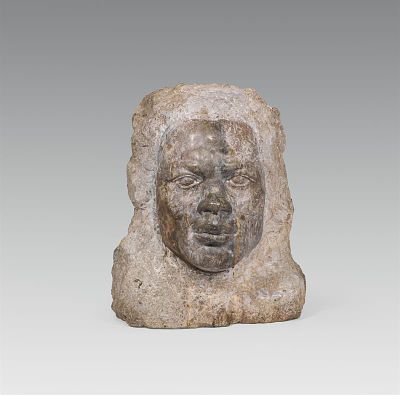 Non-finito Kopfskulptur 
19. Jh. 
grauer Marmor, teilweise unbearbeitet 
H. 35,5 cm 
