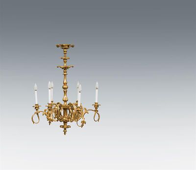 Biedermeier-Luster 
um 1840/1850 
vergoldetes Holz; 6-flammig 
H. 91 cm, Dm. 66 cm 
