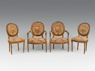 Stil Louis-XVI Garnitur 
Frankreich, wohl 19. Jh. 
Buchenholz, geschnitzt und vergoldet; 