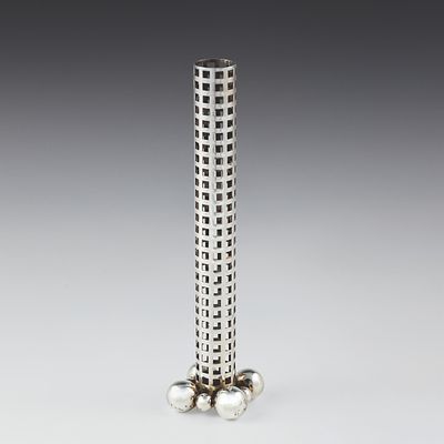 Kolo Moser: Vase. Kolo Moser Vase Wiener Werkst&auml;tte, um 1904 Silber; am oberen Rand gemarkt mit 