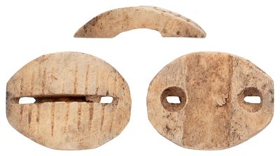 "Китай. Династия Чжоу 1027-221 гг. до н.э. Подражание раковине каори. Кость, 1,14 гр. Размер 