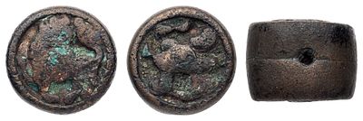 "Гирька для взвешивания полтин новгородского типа. С изображением зверя оборотившегося назад и 