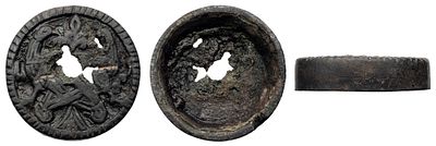"Половина гирьки для взвешивания полтин новгородского типа. С изображением птицы и 