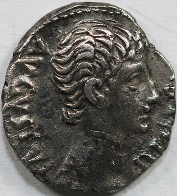 Roman Imperial Augustus AR Denarius. 3,64g Lugdunum, 15-13 BC. AVGVSTVS DIVI F, bare head right 