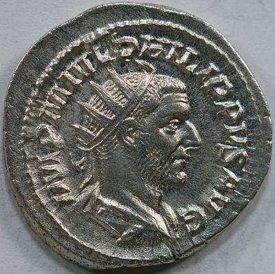 Philip I AR Antoninianus. 5,11g Rome, AD 244-247. IMP M IVL PHILIPPVS AVG, radiate, draped and 