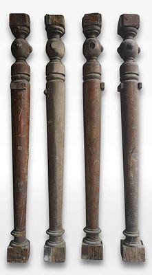 Lot (4) columns in oak, 18th H280x25x25